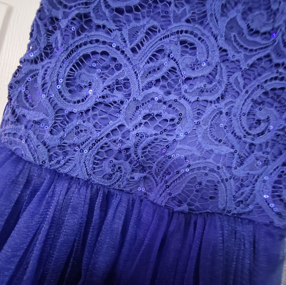 Dress - Picture 3 of 4